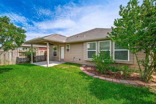 Building Photo - 18214 Almond Place Lane