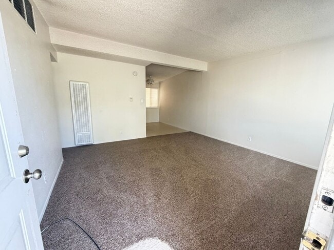 Building Photo - 246 Kashmir Ln