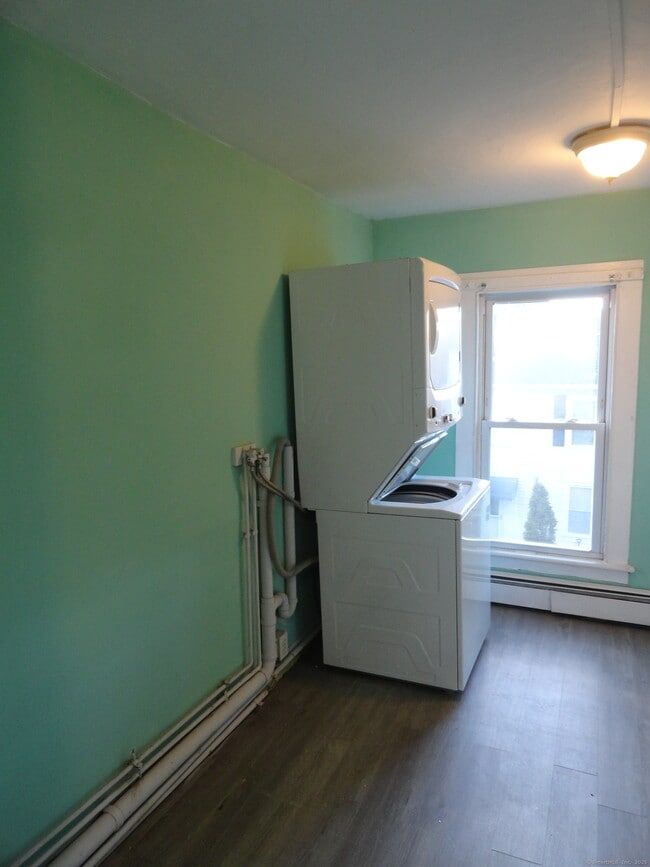 Building Photo - 177 E Pearl St