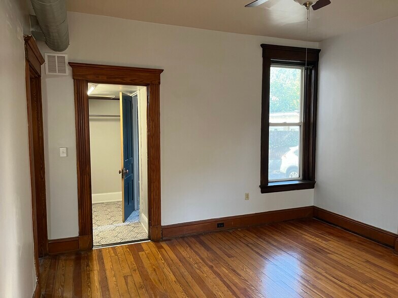 bedroom to bath - 4210 Langland St