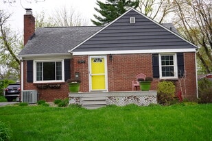 Building Photo - 3140 Sharon Ave