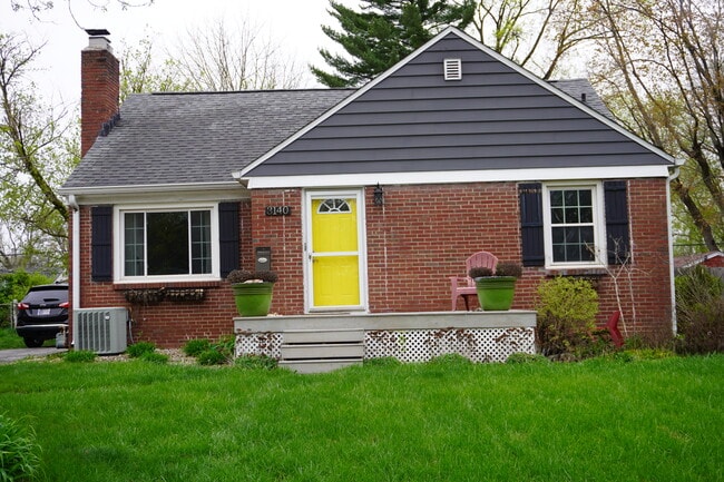 Building Photo - 3140 Sharon Ave