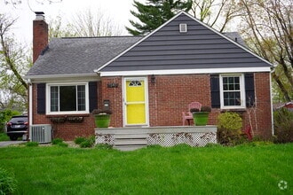 Building Photo - 3140 Sharon Ave