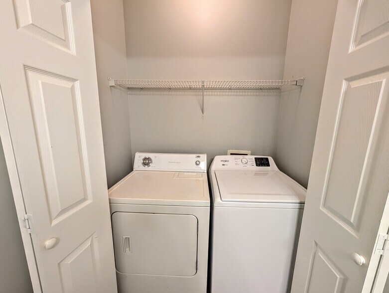 Building Photo - 211 Pearl Chambers Dr