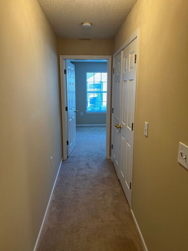 Building Photo - Two bedroom two bath second floor unit