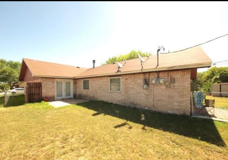 Backyard - 2102 Hinkle Ave