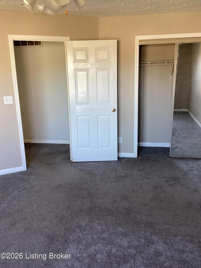 Building Photo - 110 Robert Ct