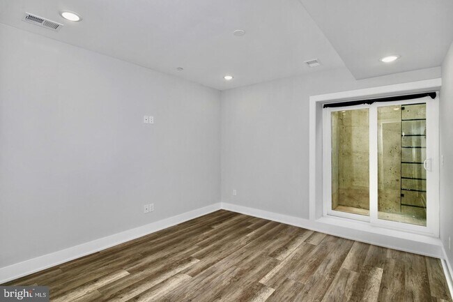 Building Photo - Brand New Luxury Apartments