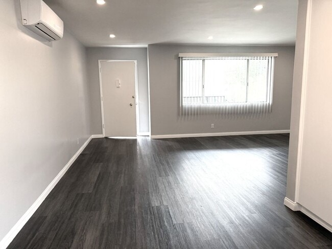 Building Photo - 525 Fischer, 1