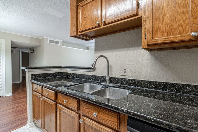 Building Photo - 2121 Hepburn St