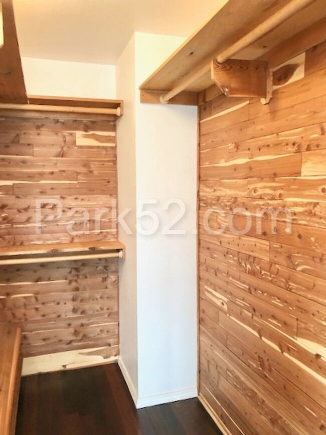 Building Photo - 3 Bedroom Single Family Home - Views!