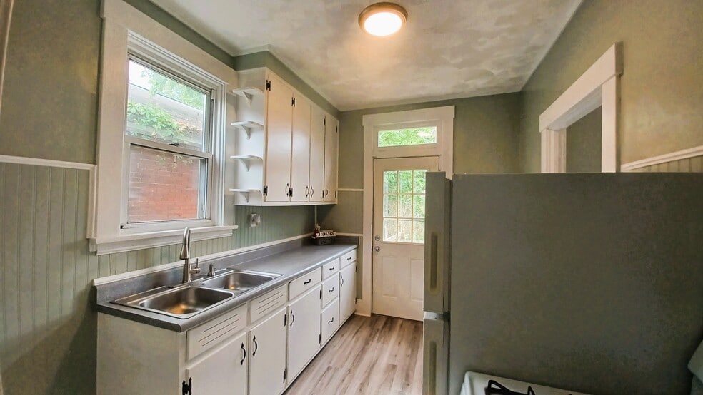 Building Photo - 14 S 2nd St