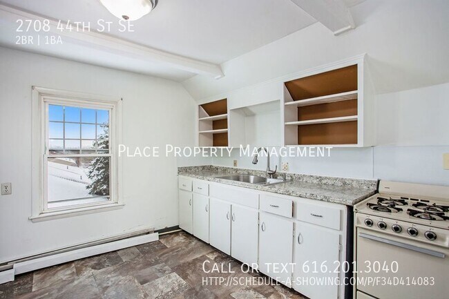 Building Photo - 2708 44th St Se - 2 Bed/1 Bath Upper Apart...