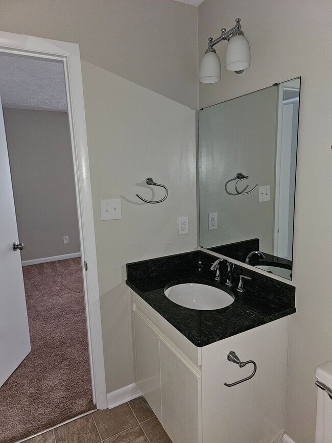 Building Photo - NEW LISTING!!!! Dont Miss Out
