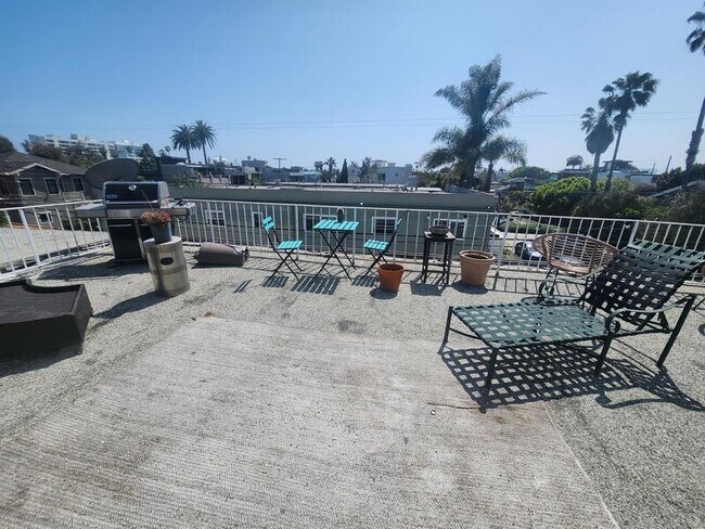 Building Photo - 2611 Ocean Ave