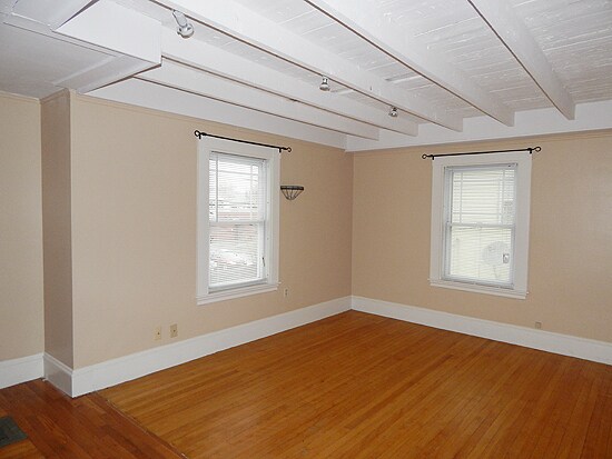 Building Photo - $1600 - 2BRM - 900ft2 - Bangor – Cumberlan...