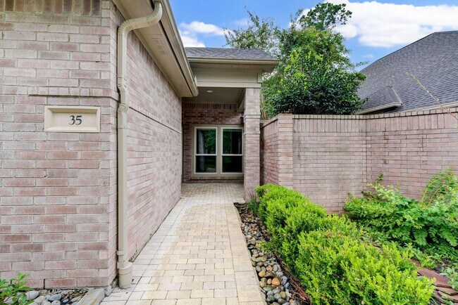 Building Photo - 35 Silkbay Pl