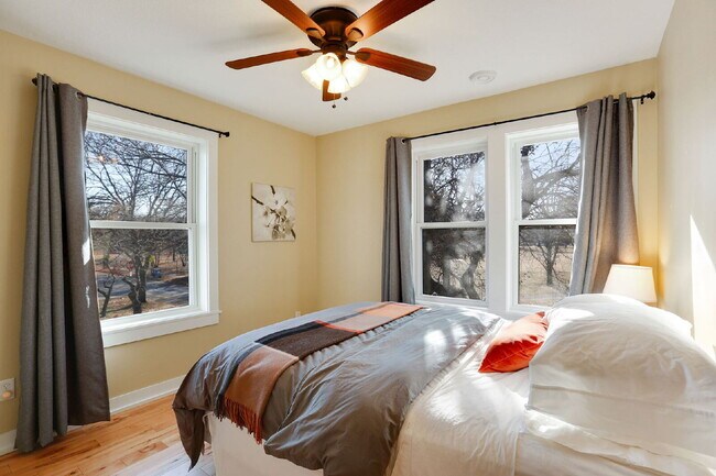 Building Photo - Charming 5-Bed Home with Hardwood Elegance in Minneapolis