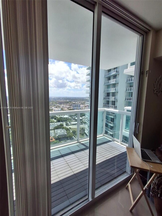 Building Photo - 1800 N Bayshore Dr