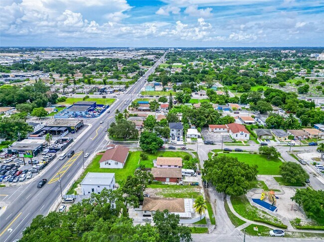 Building Photo - 3175 NW 43rd St