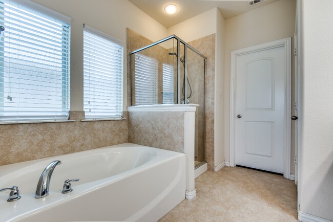 Building Photo - 2813 Castle Creek Dr
