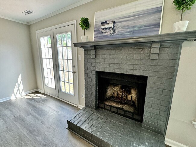 Building Photo - COMPLETELY Updated & Ready 08-21-26!! Sparkling Community Pool - Pet Friendly - Fenced Backyard!