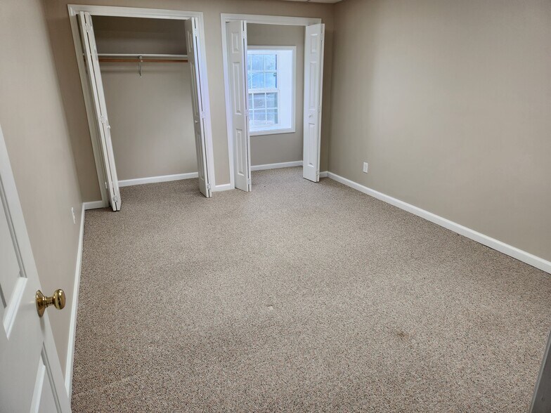 Building Photo - 103 Thornewood Dr