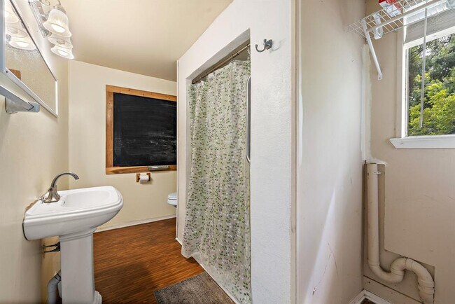 Building Photo - 103 E Willis St