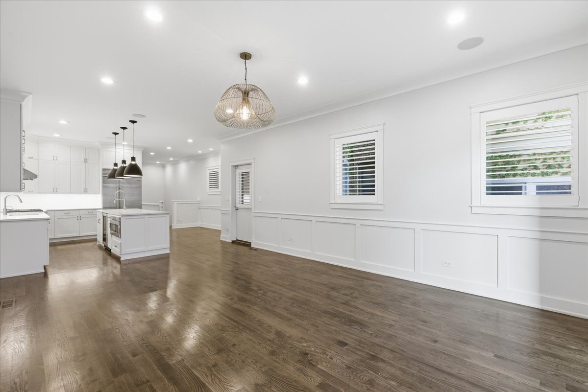 Building Photo - 852 W Lill Ave