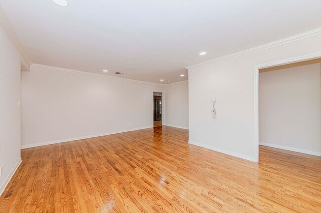 Building Photo - 2740 Burkshire Ave
