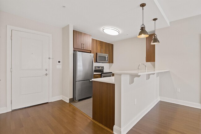 Building Photo - 100 Marshall St