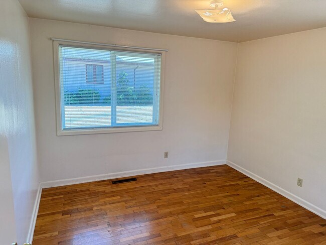 Building Photo - 1670 Escalante St