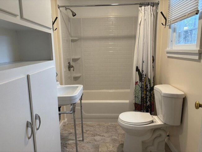 Building Photo - 501 S Cayuga St