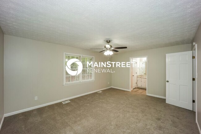 Building Photo - 3 Bedroom Pet-Friendly Home in FAYETTEVILLE, GA with Main Street Renewal