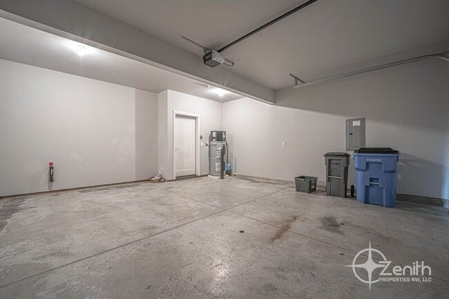 Building Photo - 16304 NE 21st St