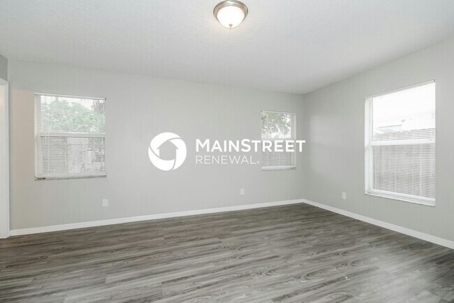 Building Photo - 4 Bedroom Pet-Friendly Home in Tampa, FL with Main Street Renewal