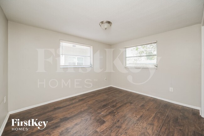 Building Photo - 10905 Kingsbridge Rd