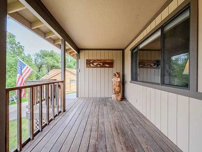 Building Photo - 3 bedroom, 2 bath home in Lake Wildwood, P...