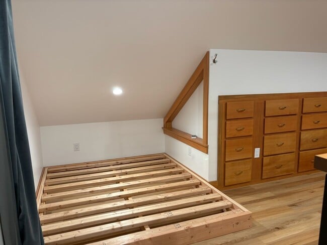 Building Photo - Downtown Bozeman Apartment for Rent!