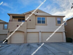 Building Photo - Located in a Gated community!!!