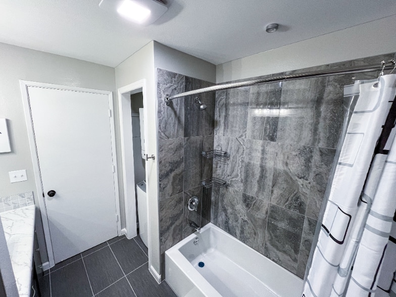 Building Photo - 2221 Madison St