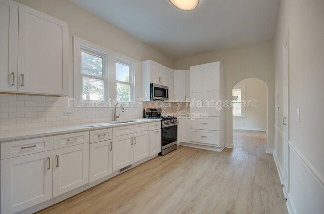 Building Photo - 1302 S State St