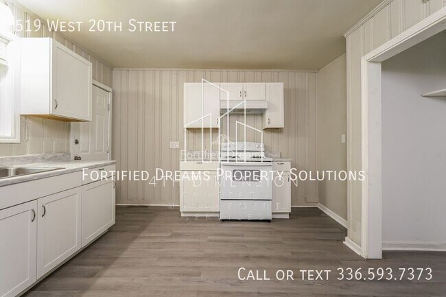 Building Photo - 519 W 20th St