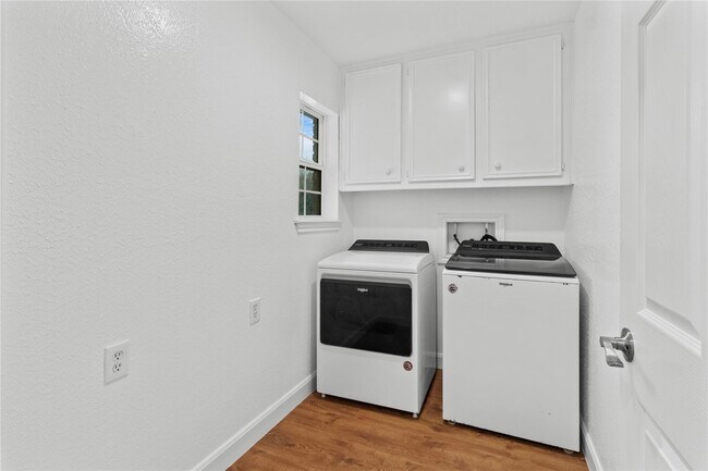 Building Photo - 10930 Bob White Dr