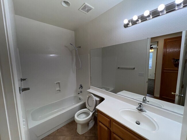 Building Photo - Beautiful Home in Cameron Park with Pool and Greenbelt Views!