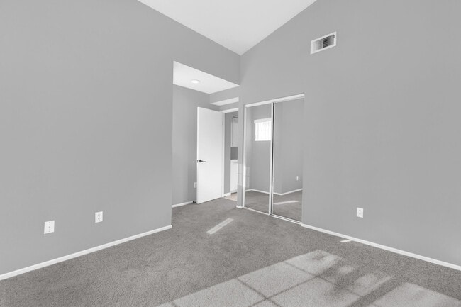 Building Photo - 44295 Las Vistas Dr