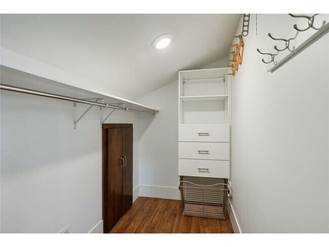 Building Photo - 4015 Wood End Dr