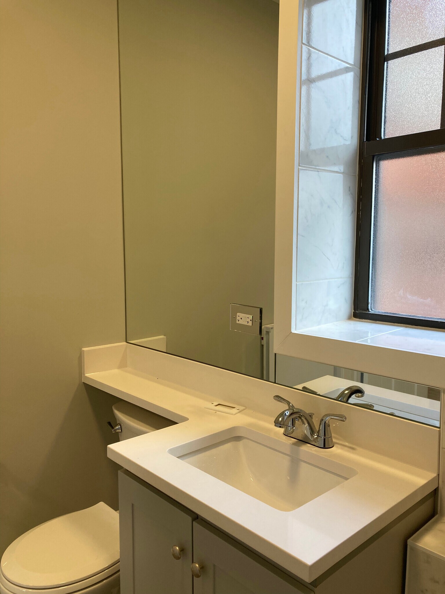 Building Photo - 372 Hazel Ave