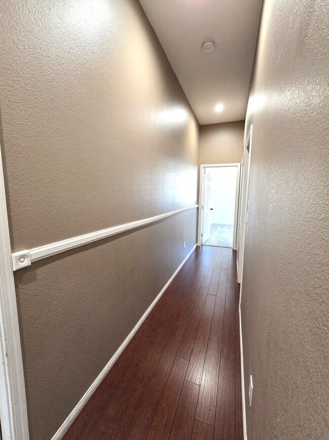 Building Photo - 3 Bedroom Single Story in Providence Gated Community