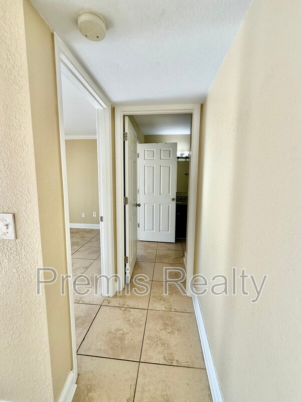Building Photo - 455 Alt 19